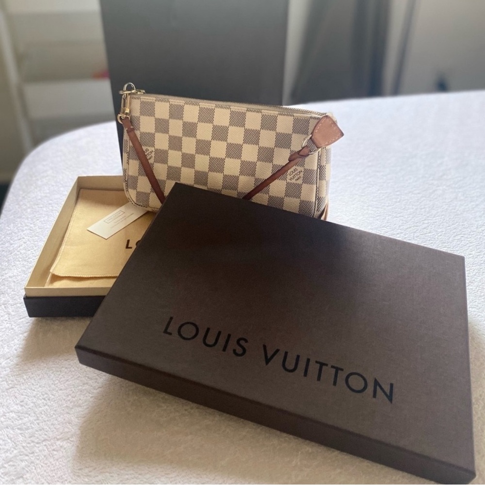 Louis Vuitton Damier Azur Pochette